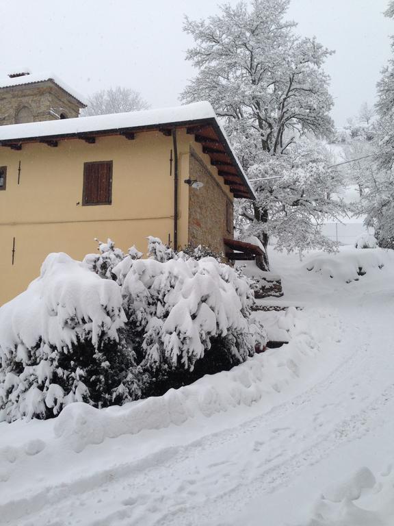 Agriturismo Il Passeggere Villa Bruscoli ภายนอก รูปภาพ